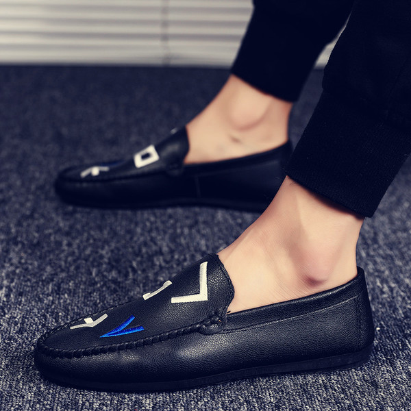 Ανδρικά έκο δερμάτινα μοκασίνια με κέντημα