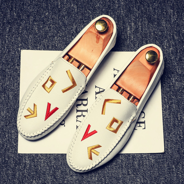 Ανδρικά έκο δερμάτινα μοκασίνια με κέντημα