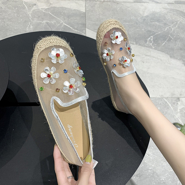 Γυναικεία μοκασίνια με τρισδιάστατα floral στοιχεία