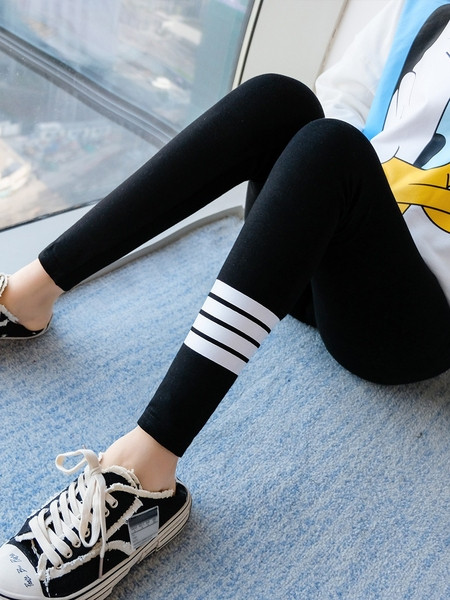 Valgete triipudega spordiretuusid rasedatele