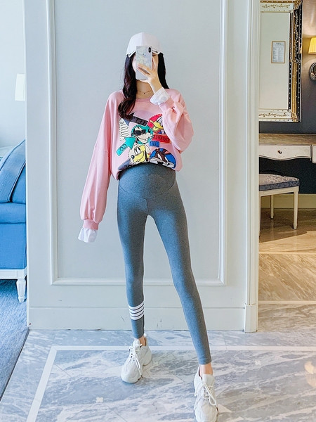 Valgete triipudega spordiretuusid rasedatele