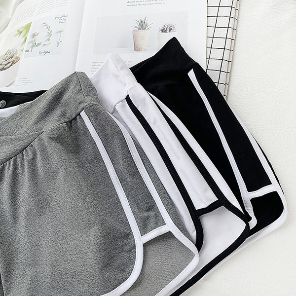 Állítható derékú rövidnadrág terhes nők számára