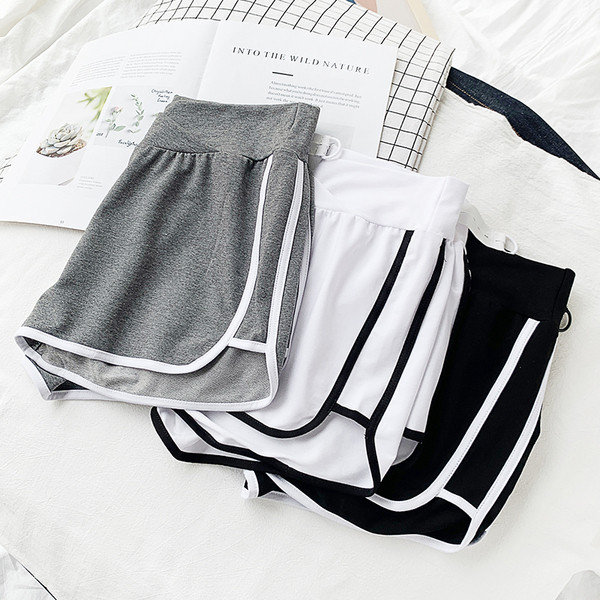 Állítható derékú rövidnadrág terhes nők számára