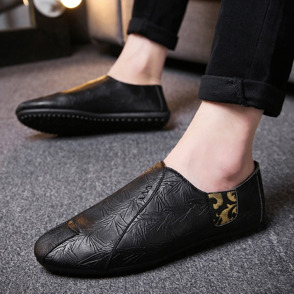 Moodsad nahast mokassiinid