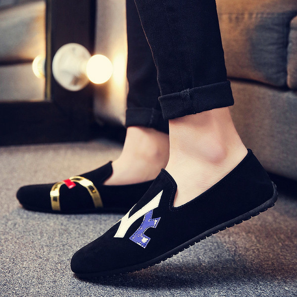 Ανδρικά μοκασίνια κατασκευασμένα από οικολογικό σουέτ και δερμάτινα στοιχεία