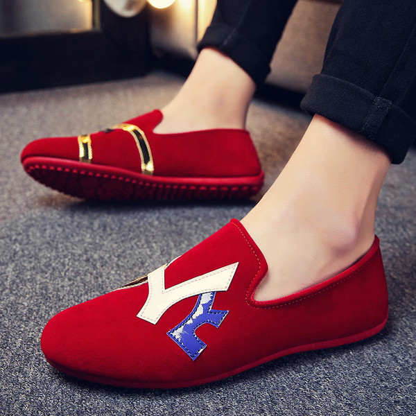 Ανδρικά μοκασίνια κατασκευασμένα από οικολογικό σουέτ και δερμάτινα στοιχεία