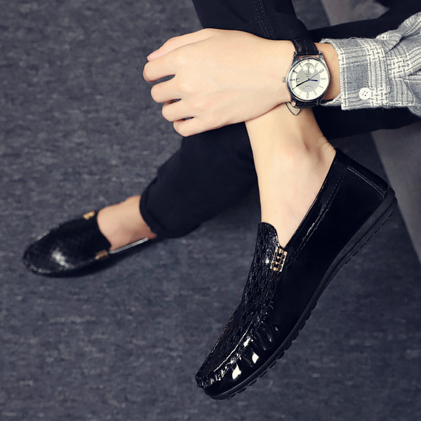 Ανδρικά έκο δερμάτινα μοκασίνια με μεταλλικό στοιχείο