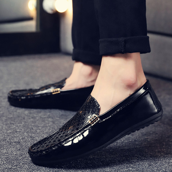 Ανδρικά έκο δερμάτινα μοκασίνια με μεταλλικό στοιχείο