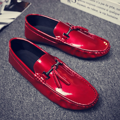 Elegantne lakirane mokasine s metalnim elementom