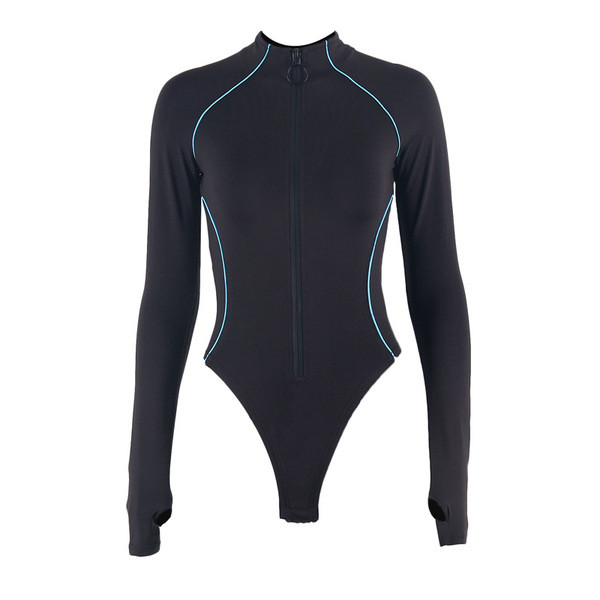 Női test mély nyakkivágással és hosszú ujjakkal