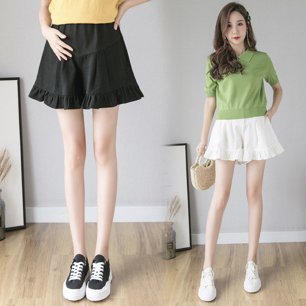 Divatos rövidnadrág fürtös terhes nők számára