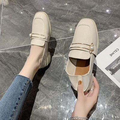 Aktuális női mokaszinok eco bőrből, gyöngyökkel