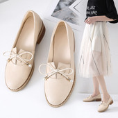 Modern női mokaszinok fűzős