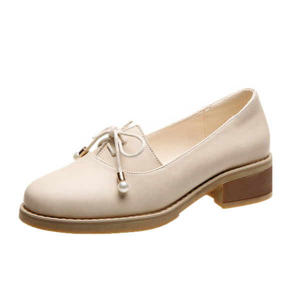 Modern női mokaszinok fűzős