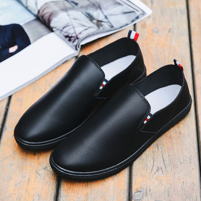 Αθλητικά και καθημερινά ανδρικά  μοκασίνια - κλασικό μοντέλο