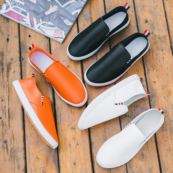 Αθλητικά και καθημερινά ανδρικά  μοκασίνια - κλασικό μοντέλο