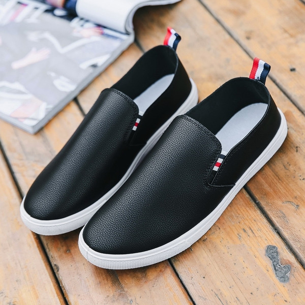 Αθλητικά και καθημερινά ανδρικά  μοκασίνια - κλασικό μοντέλο