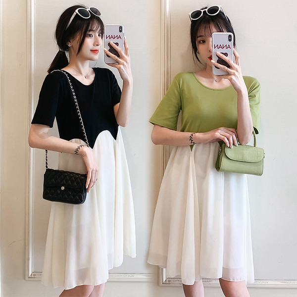 Alkalmi ruha terhes nőknek ovális nyakkivágással és rövid ujjal