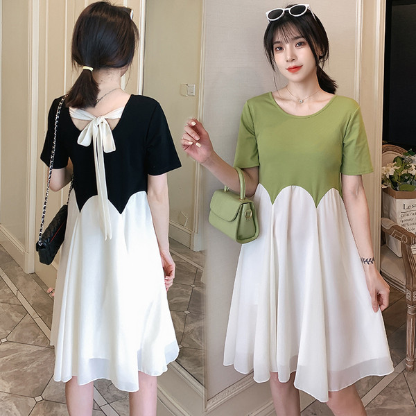 Alkalmi ruha terhes nőknek ovális nyakkivágással és rövid ujjal