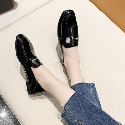 Γυναικείες μοκασίνια από οικολογικό δέρμα με κέντημα