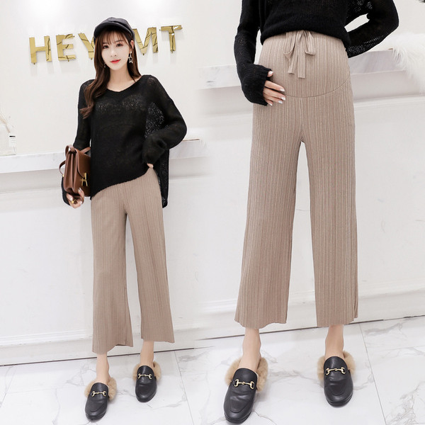 Μοντέρνο παντελόνι για έγκυες γυναίκες φαρδύ μοντέλο με μήκος 9/10 και δεσμούς στη μέση