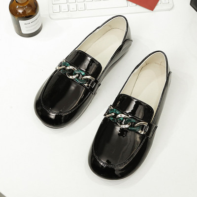 Casual γυναικείες μοκασίνια από οικολογικό δέρμα με μεταλλικά στοιχεία