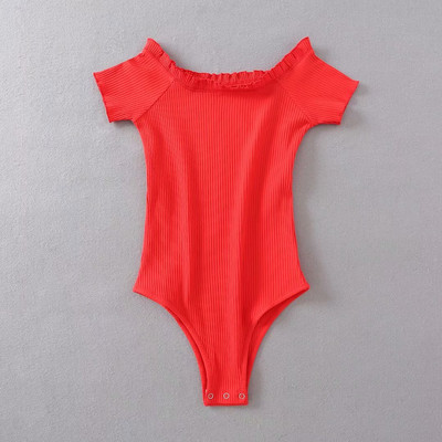 Női mindennapi test rövid ujjal és csupasz váll