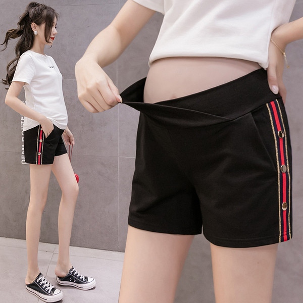 Rövidnadrág terhes nőknek oldalsó szegéllyel és fém elemekkel