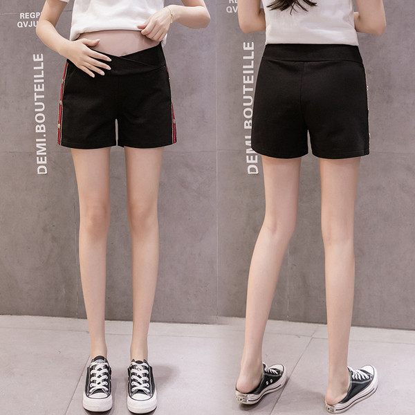 Rövidnadrág terhes nőknek oldalsó szegéllyel és fém elemekkel