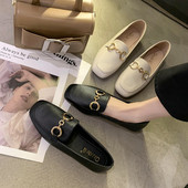 Eko bőrből készült, lezser női mokaszinok, fém elemmel