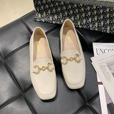 Eko bőrből készült, lezser női mokaszinok, fém elemmel