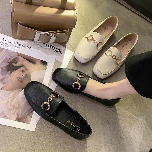 Eko bőrből készült, lezser női mokaszinok, fém elemmel