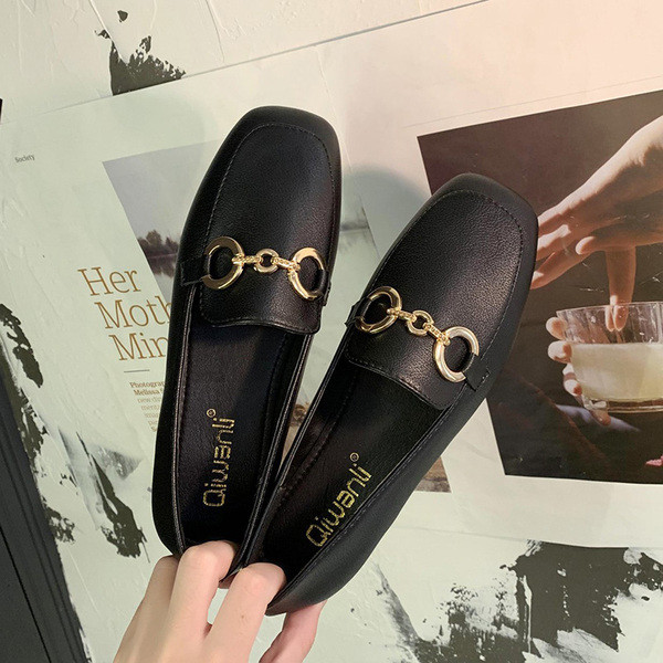 Eko bőrből készült, lezser női mokaszinok, fém elemmel