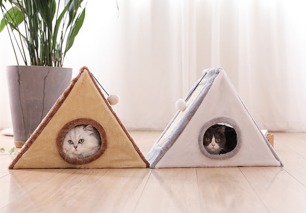 Kačių namelis su draskymo lenta