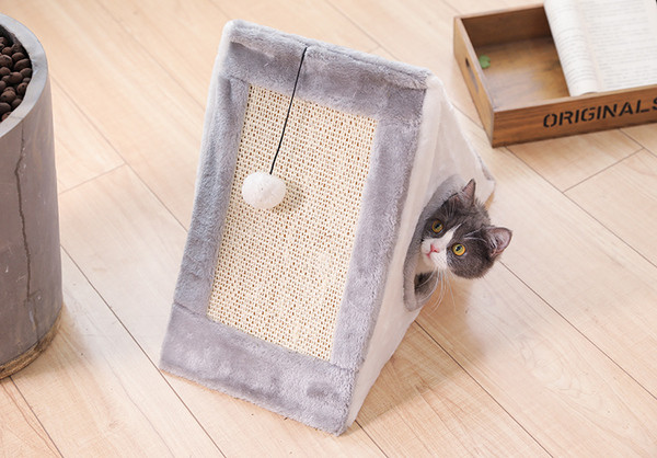 Kačių namelis su draskymo lenta