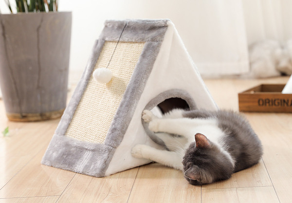 Kačių namelis su draskymo lenta