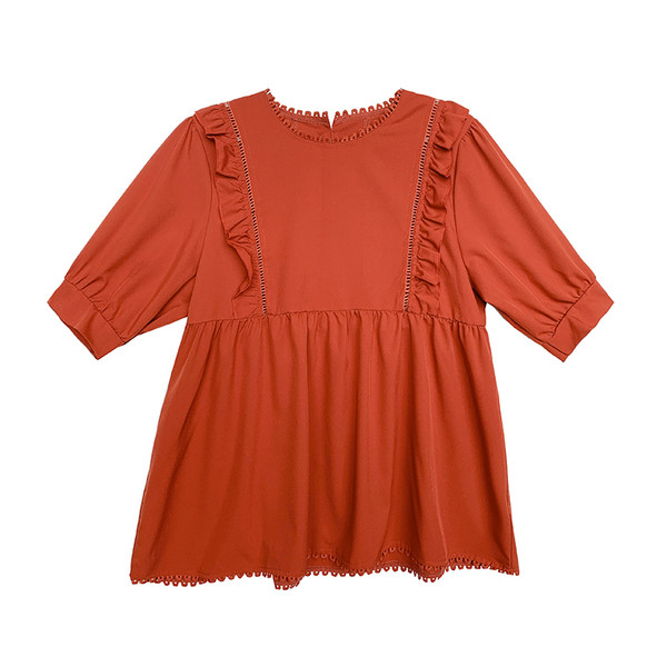 Stílusos kivágott blúz terhes nők számára ovális nyakkivágással és 3/4-es ujjakkal