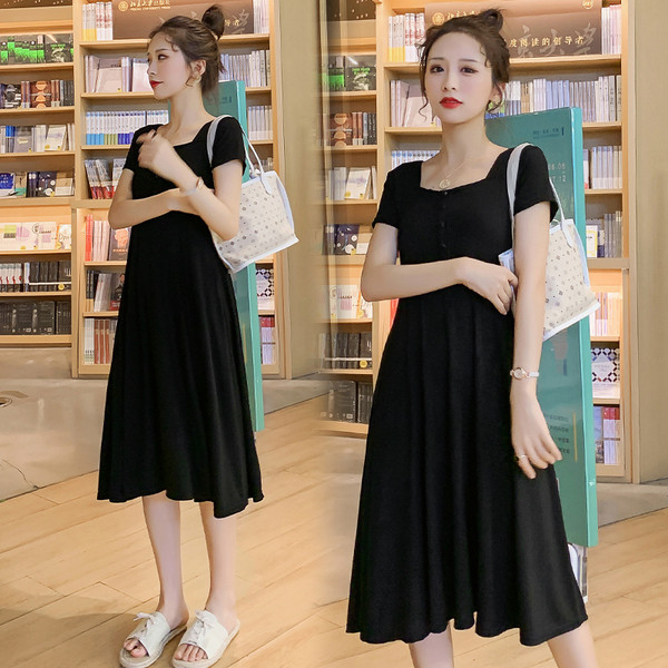 Rochie neagra decupata pentru gravide cu maneci scurte si nasturi