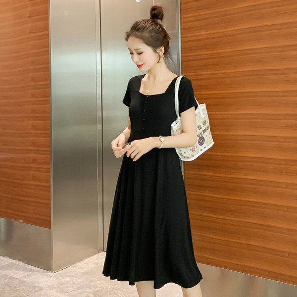 Rochie neagra decupata pentru gravide cu maneci scurte si nasturi