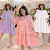 Alkalmi ruha terhes nőknek, széles modell rövid ujjal