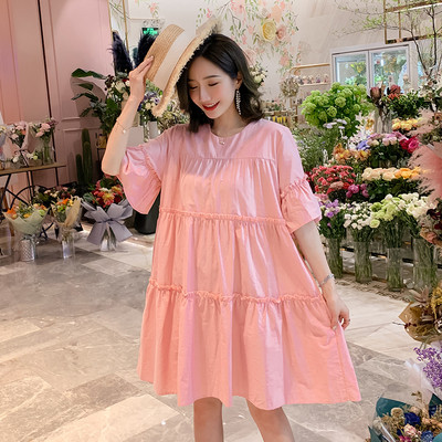 Alkalmi ruha terhes nőknek, széles modell rövid ujjal