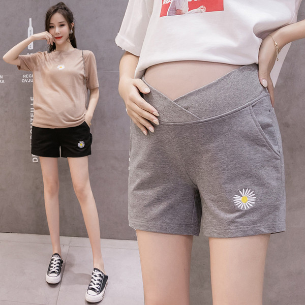 Taskute ja tikanditega vabaajapüksid rasedatele