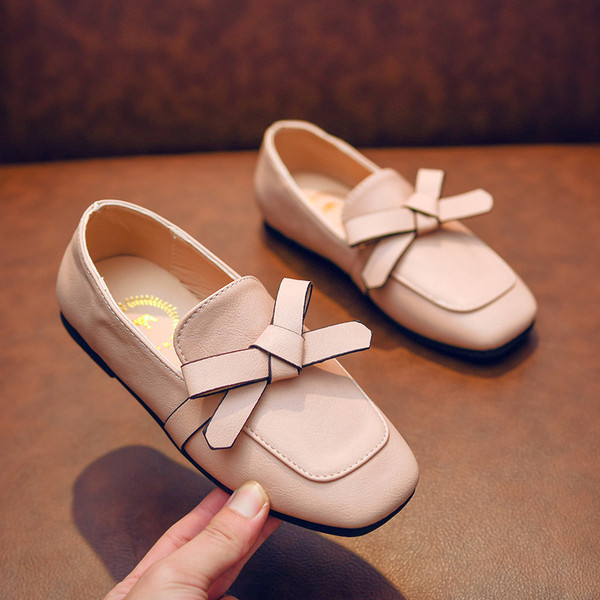 Modern, szalagos gyerekcipő lányoknak