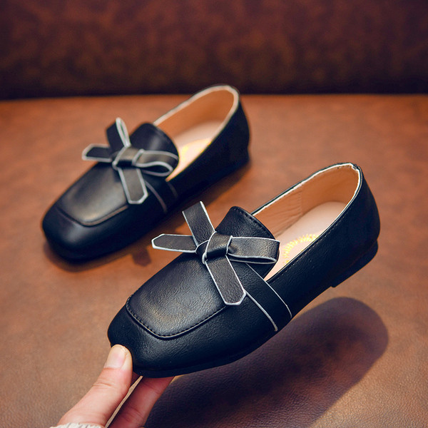 Modern, szalagos gyerekcipő lányoknak