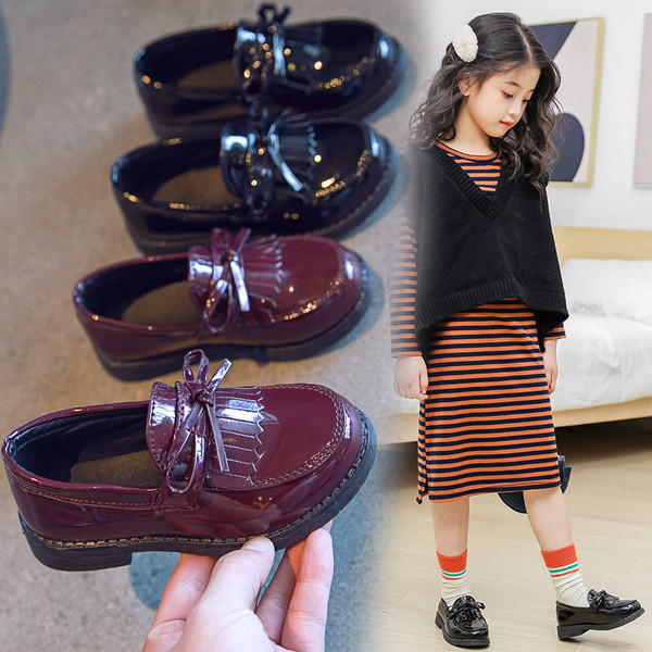 Modern gyerekcipő eko bőrből, szalaggal