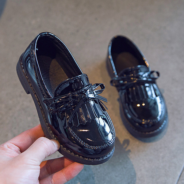 Modern gyerekcipő eko bőrből, szalaggal