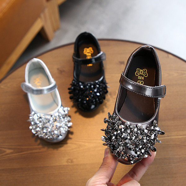 Modern gyerekcipő flitterekkel