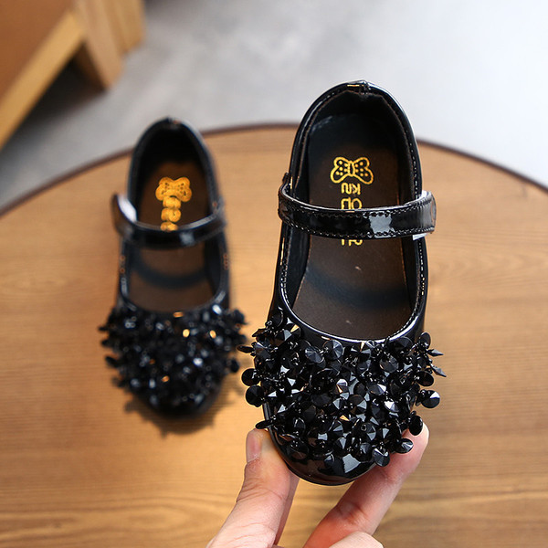 Modern gyerekcipő flitterekkel