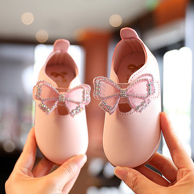 Öko bőrből készült gyerekcipő 3D elemmel és kövekkel