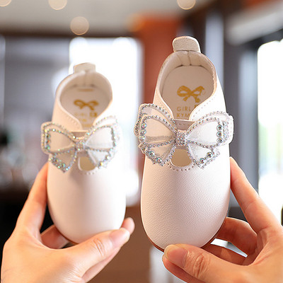 Öko bőrből készült gyerekcipő 3D elemmel és kövekkel